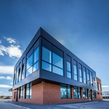 Piła - Bürogebäude mit Materialien von IMPALEX, 2018